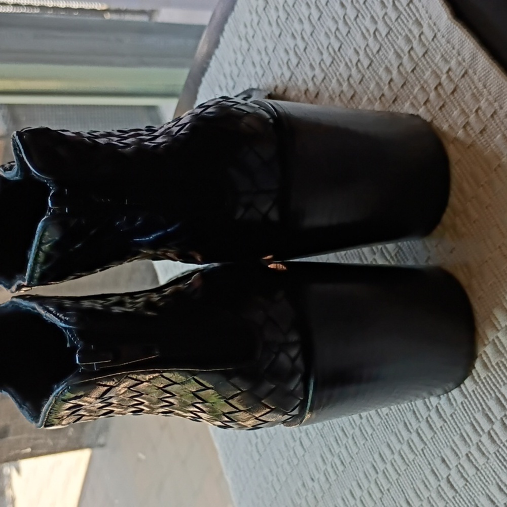 Cole Haan Black leather Woven Ankle Rounded You Boots Size 8AA.New Condition - Picture 7 of 7